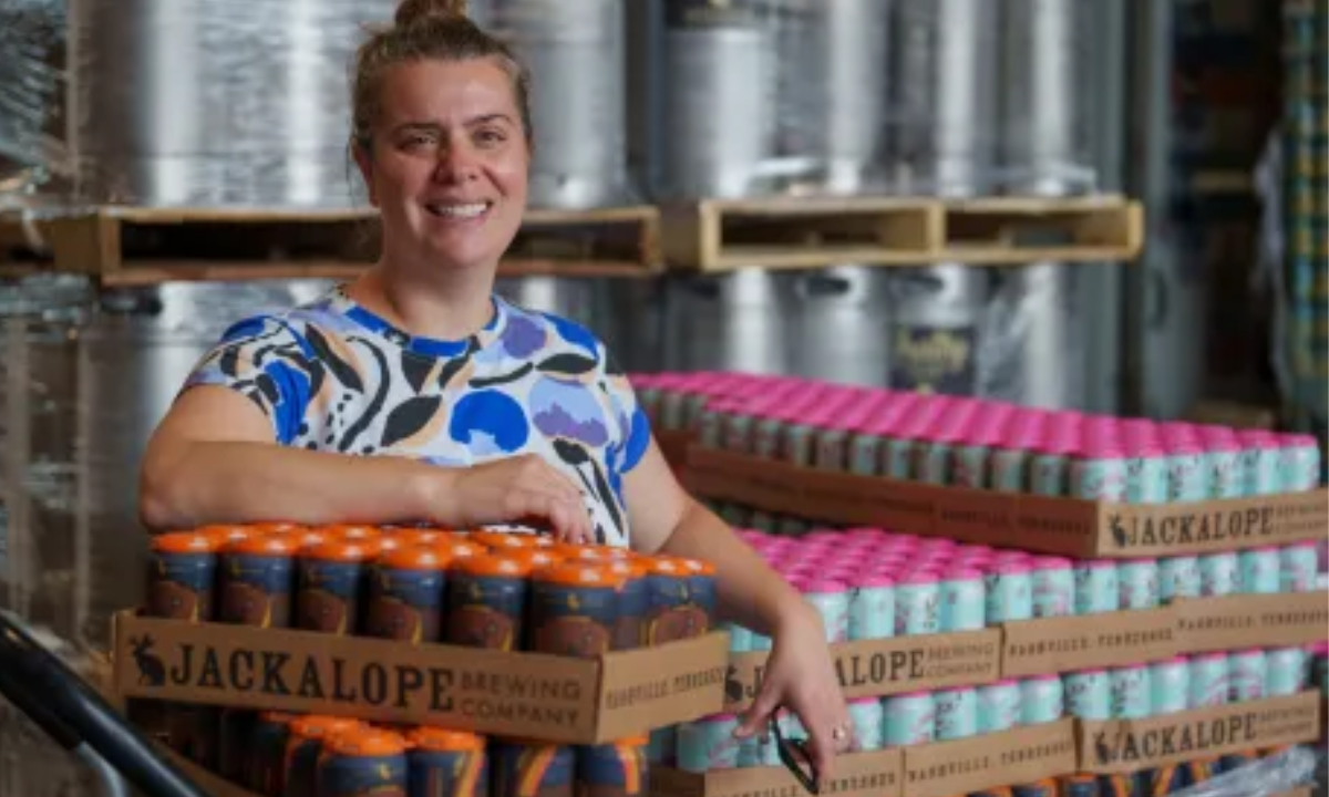 Jackalope founder Bailey Spaulding, JD’09, partners with Vanderbilt on Conquer and Prevail Pale Ale