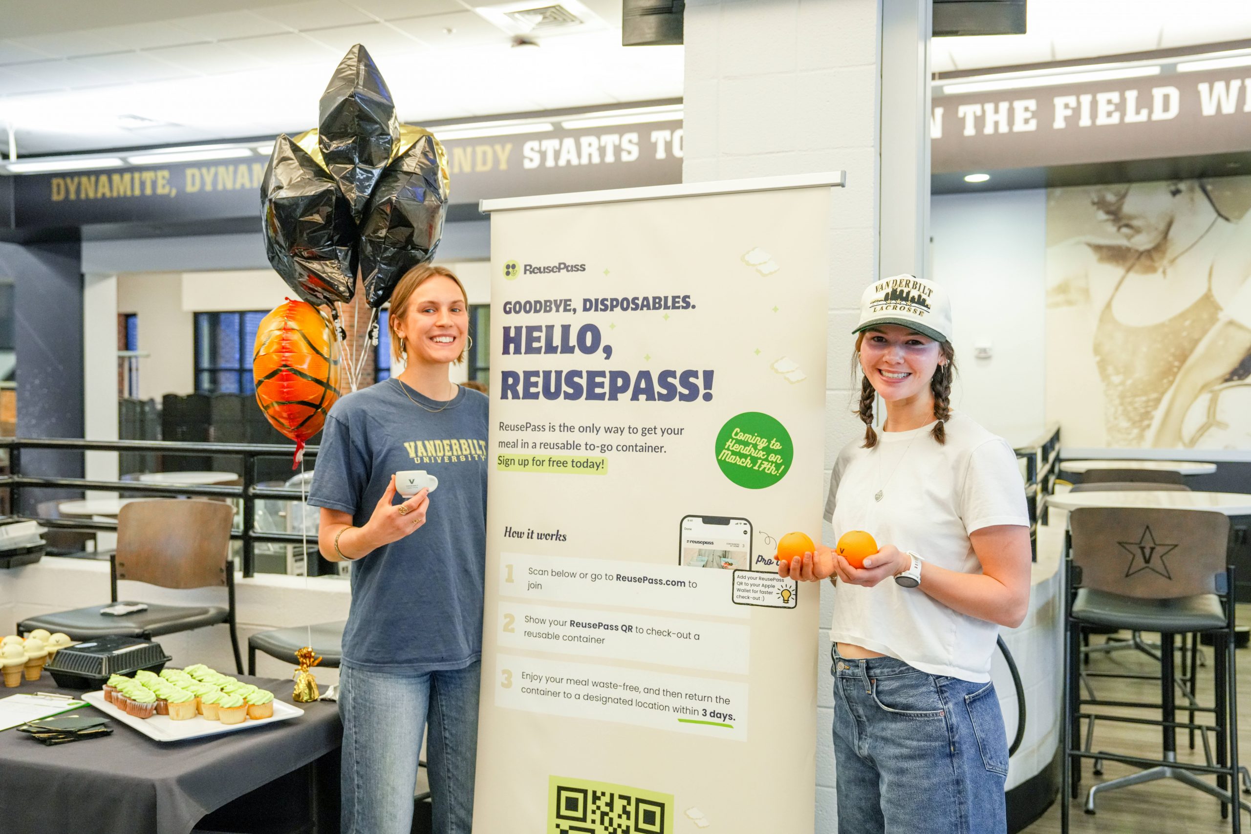 Students using ReusePass from Campus Dining