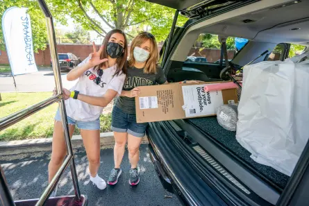 First-year students move in to The Martha Rivers Ingram Commons.