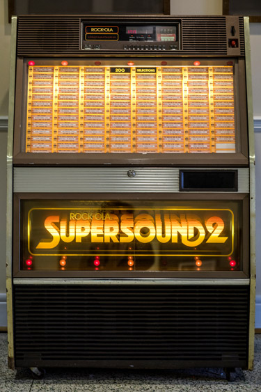 The Stambaugh House jukebox is filled with music from 1966 to 1970, the years that Nashville native and noted Vanderbilt alumnus Perry Wallace was a student on campus. (Joe Buglewicz/Vanderbilt)