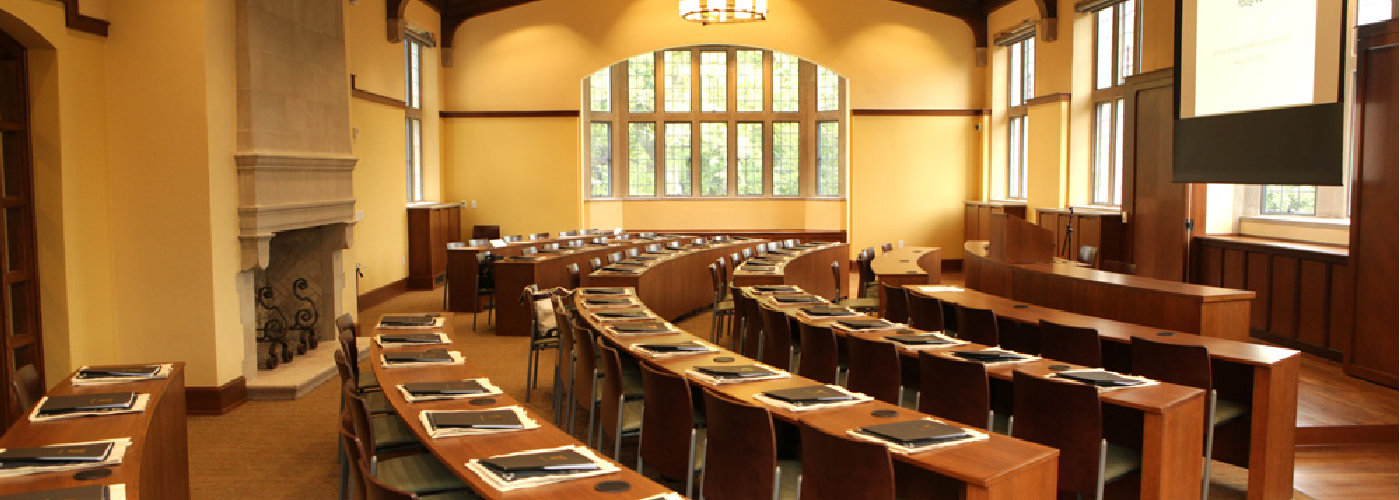 <strong>Meetings</strong><br />Many options are available on campus for meetings and special events, the great majority offer embedded audio-visual equipment including projectors, screens and speakers as well.