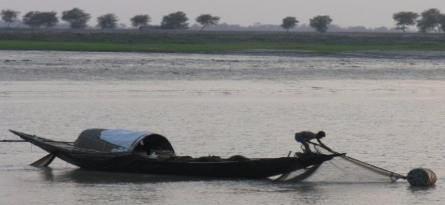 Social factors such as poverty, politics, cultural diversity, and shifting livelihoods are also relevant, interacting strongly with environmental factors. Fishing is one of many livelihoods practiced by people in our study area.