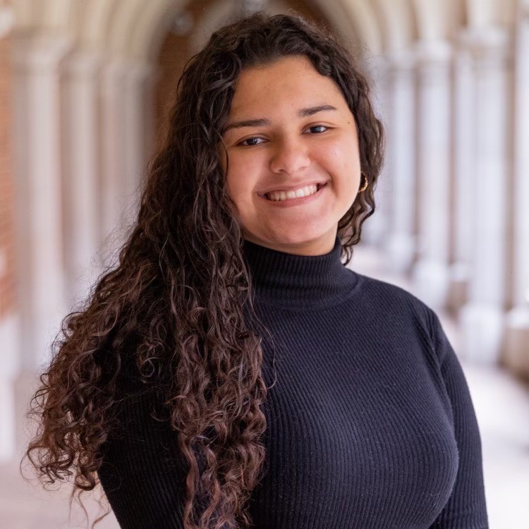 Rebeca Goncalves headshot