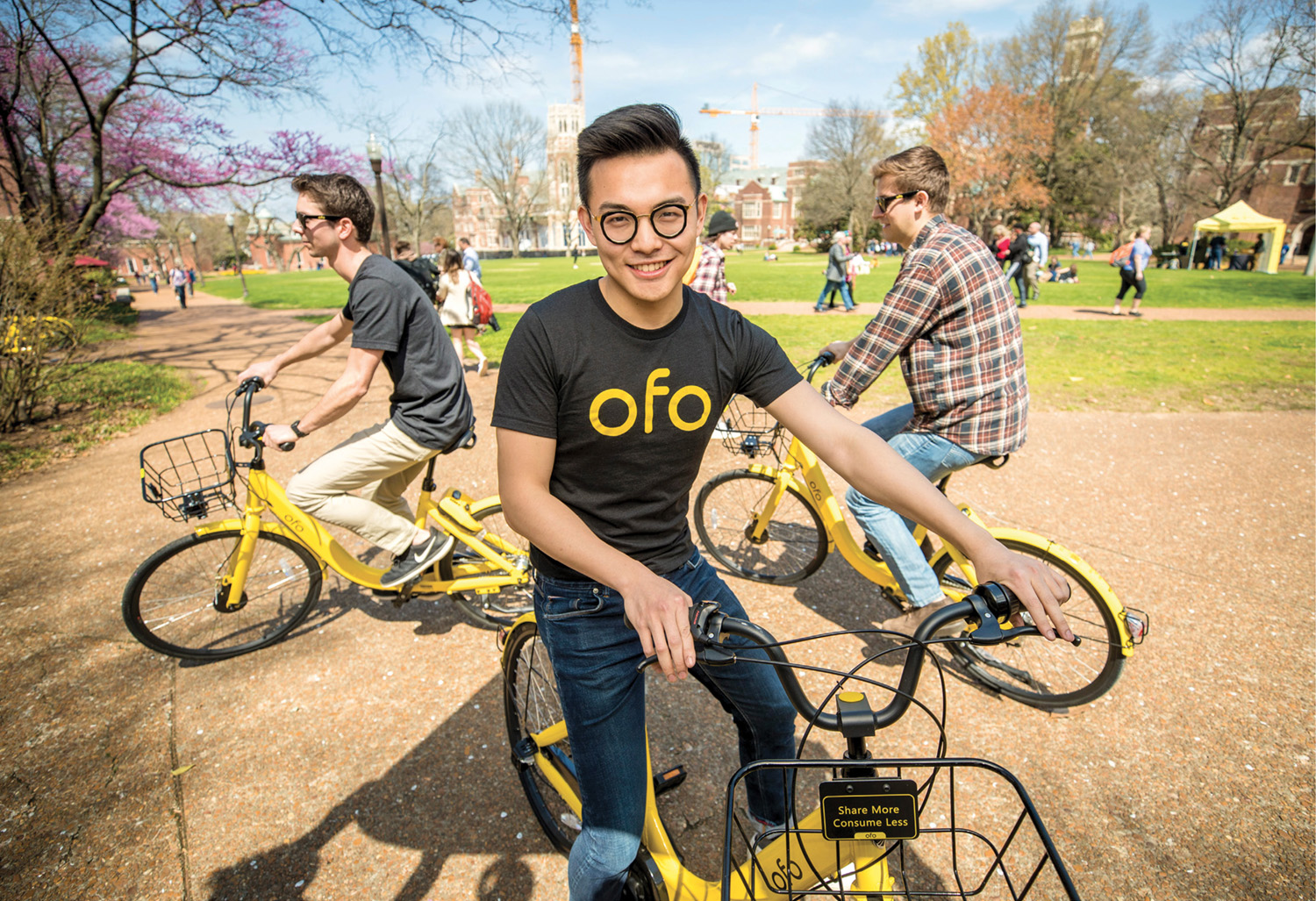 photo of Yalun Feng riding an ofo bicycle