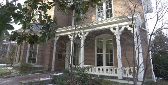 Robert Penn Warren Center exterior