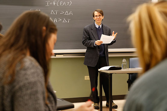 hess 20150109JR025c Students in Hess’ environmental and sustainability studies class explore sustainability, adaptation, climate science and policy as they consider the relationship between society and the environment.