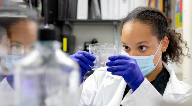 Rocio Rosa, Aspirnaut Program intern, works while NBC was on-site filming the Aspirnaut Program at VUMC on July 8. (photo by Erin O. Smith)