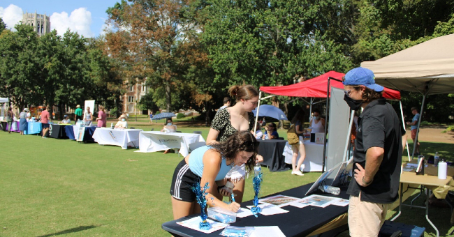 Vanderbilt University Student Service Fair on Alumni Lawn