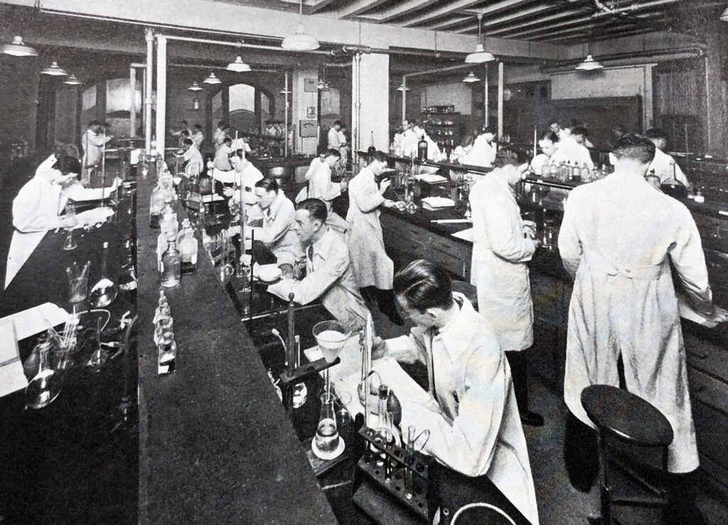 Black and white image of medical students in a lab in the 1920s.