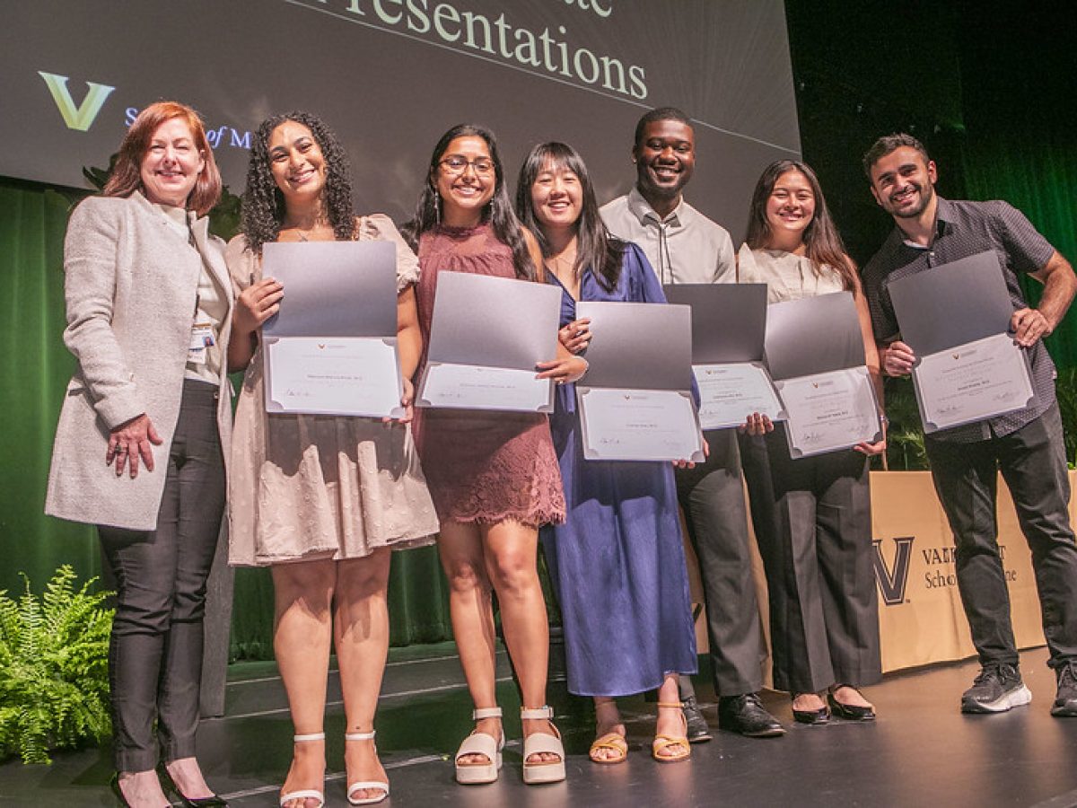 Vanderbilt MD students pose with the Global Health certificates they just received. 