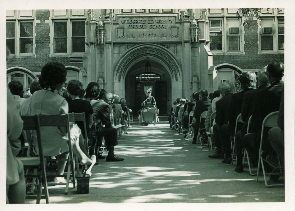 Dean Chapman speaks to the graduating class of 1971.