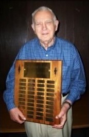 Bjarni Jónsson holding plaque of award winners