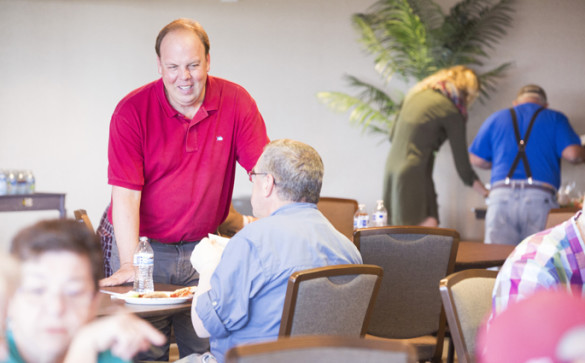 James Jackson, Psy.D., talks with attendees at the recent ICU support group for adults, funded by the Society of Critical Care Medicine’s “THRIVE” initiative. (photo by Susan Urmy)