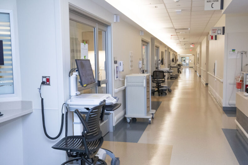 Level 7 of the new Jim Ayers Tower, an extension of Vanderbilt University Hospital, welcomes pulmonary patients Oct. 1. This is the first of six, 30-bed patient care floors to open in the tower. (photo by Susan Urmy)