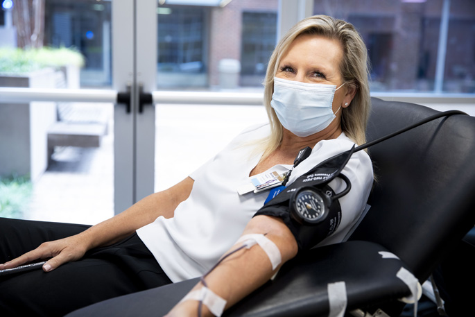 Shon Dwyer, President, Vanderbilt University Hospital was one of the first participants to donate. (photo by Susan Urmy)