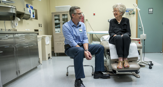 Timothy Geiger, MD, talks with Melba Martin, a patient in VUMC’s new High-Risk Surgical Encounter Clinic.