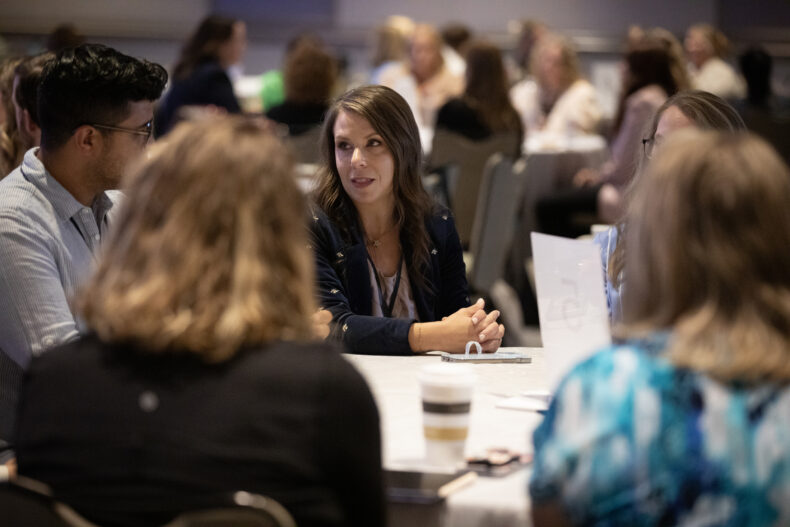 Caroline Banes, ACNP-BC, leads a roundtable discussion on ICU staffing models during the event. (photo by Erin O. Smith)
