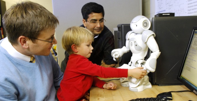 Sarkar-robot Robotic technology is used to help children with autism.