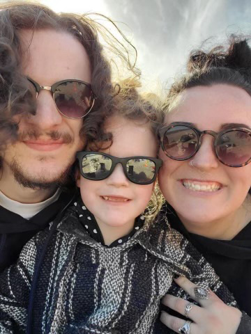 Elly Vincent with her parents, Katy and William Vincent.