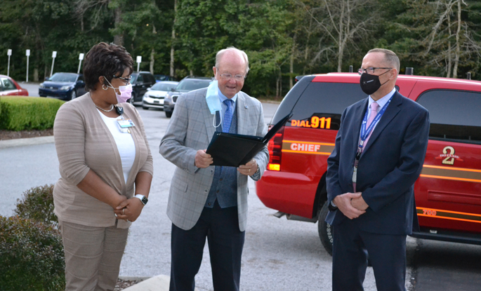 Tullahoma Mayor Ray Knowis reads the proclamation accompanied by VTHH’s Rich Ellis and Marilyn Smith, DNP, MSN, RN.