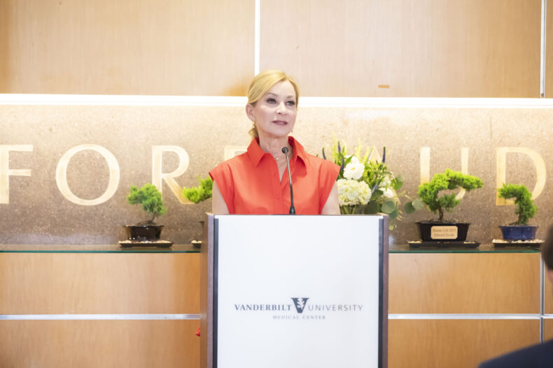 Kim Betts, a local nurse and songwriter, shared the story of how she got a kidney from her living donor, Megan Conner. (photo by Susan Urmy)