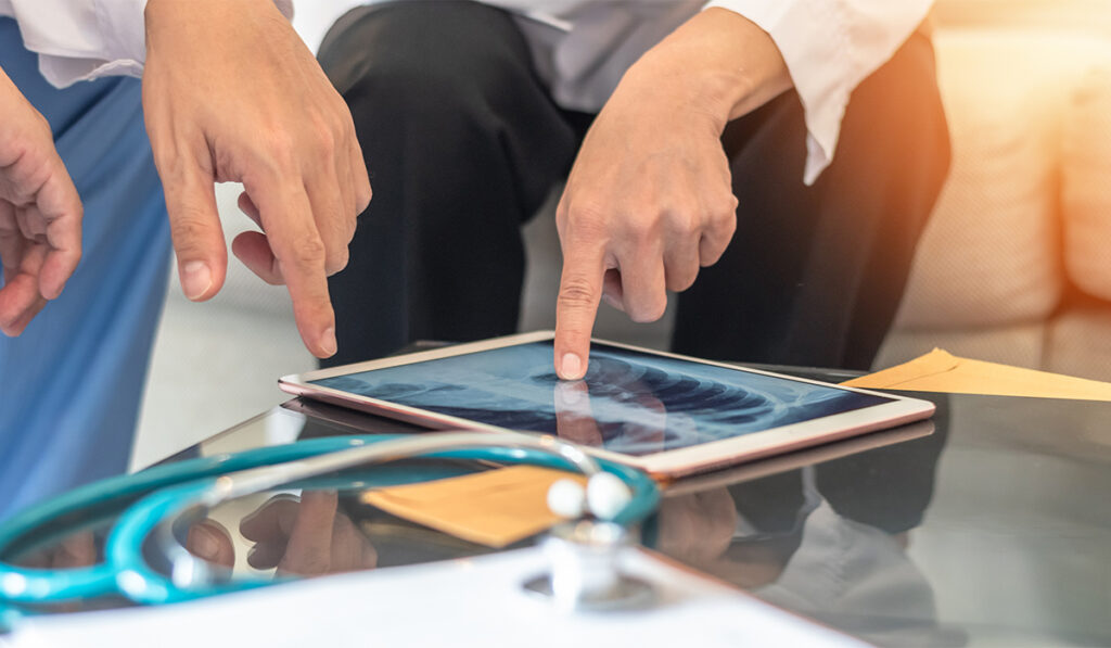 Reviewing scan of the lungs