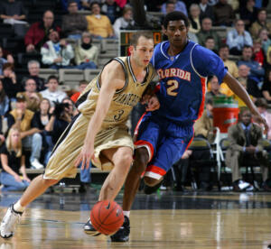 Vanderbilt's (3) Jason Holwerda in action against Florida on Jan. 15, 2005. (Vanderbilt Photo/Neil Brake)