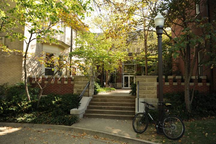 Entrance to 1801 Edgehill, new home of the Writing Studio (John Russell/Vanderbilt University)